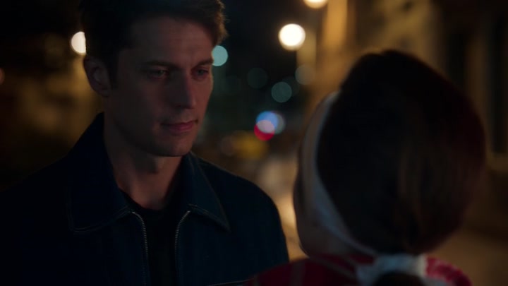 Emily_in_Paris_S02E05_WEBRip_x264-ION10_2729.jpg