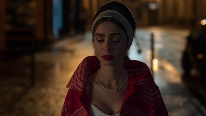 Emily_in_Paris_S02E05_WEBRip_x264-ION10_2737.jpg