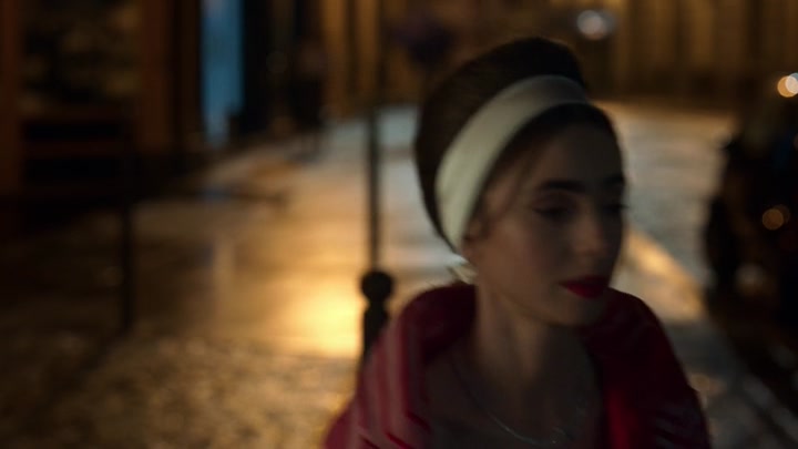 Emily_in_Paris_S02E05_WEBRip_x264-ION10_2738.jpg
