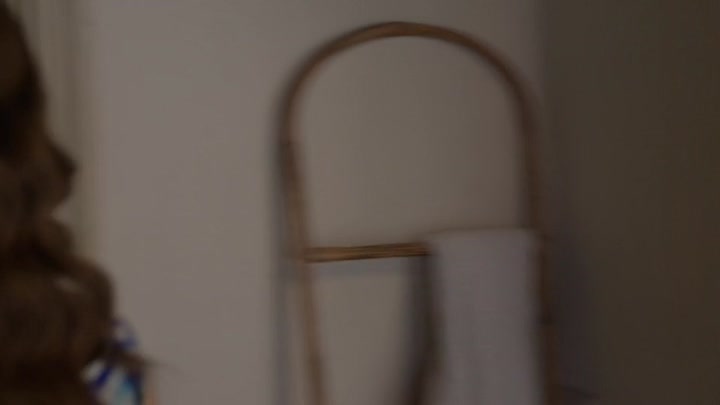 Emily_in_Paris_S02E06_WEBRip_x264-ION10_0033.jpg