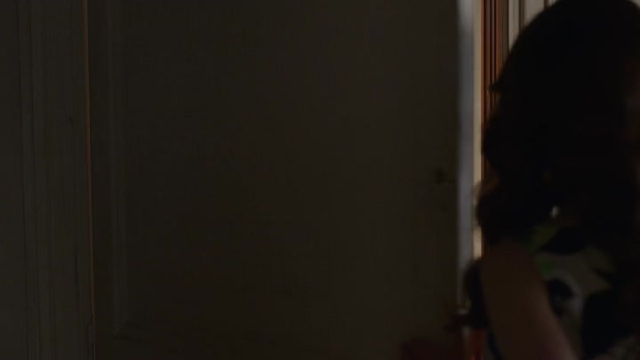 Emily_in_Paris_S02E06_WEBRip_x264-ION10_0038.jpg
