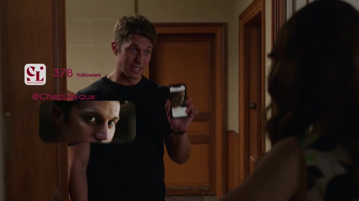 Emily_in_Paris_S02E06_WEBRip_x264-ION10_0041.jpg
