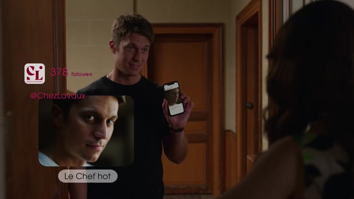 Emily_in_Paris_S02E06_WEBRip_x264-ION10_0042.jpg