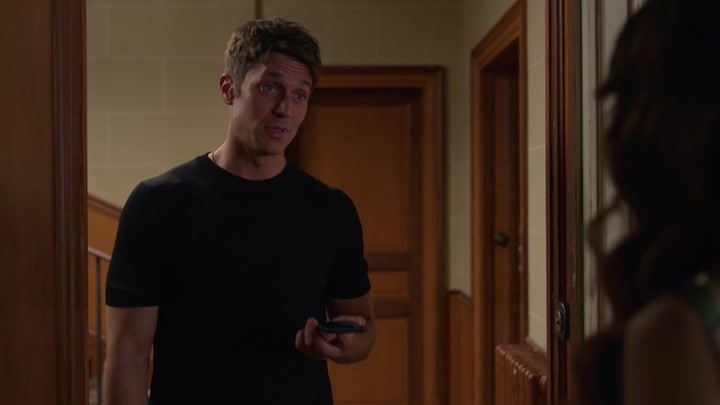 Emily_in_Paris_S02E06_WEBRip_x264-ION10_0047.jpg Emily_in_Paris_S02E06_WEBRip_x264-ION10_0047.jpg