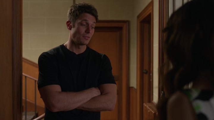 Emily_in_Paris_S02E06_WEBRip_x264-ION10_0069.jpg Emily_in_Paris_S02E06_WEBRip_x264-ION10_0069.jpg