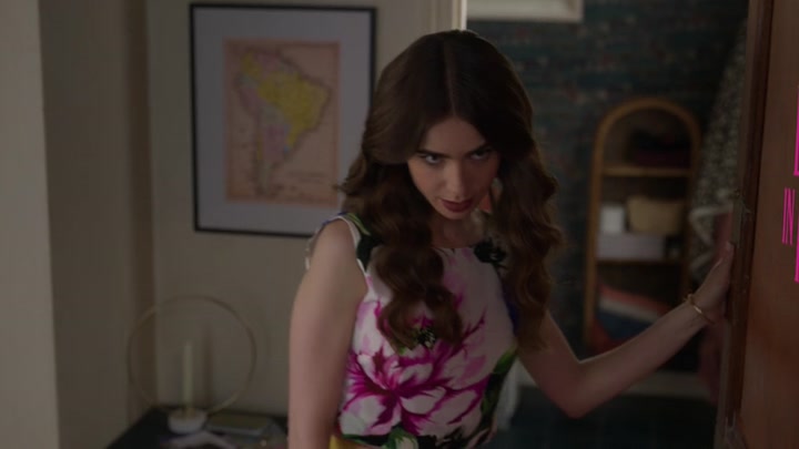 Emily_in_Paris_S02E06_WEBRip_x264-ION10_0106.jpg