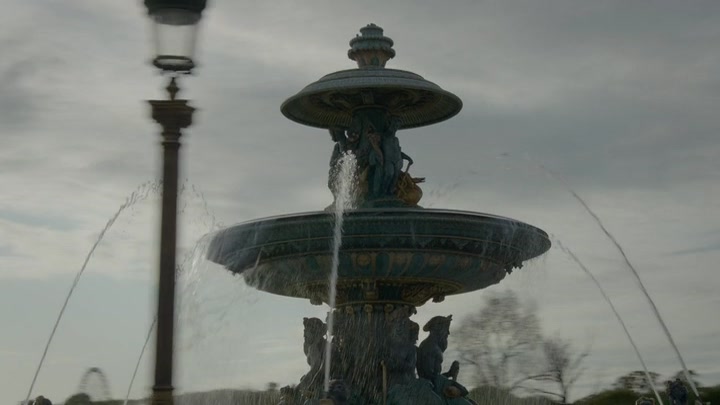 Emily_in_Paris_S02E06_WEBRip_x264-ION10_0113.jpg