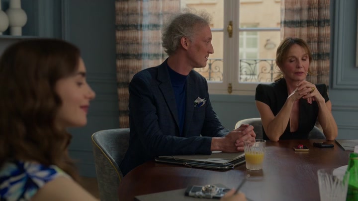Emily_in_Paris_S02E06_WEBRip_x264-ION10_0146.jpg