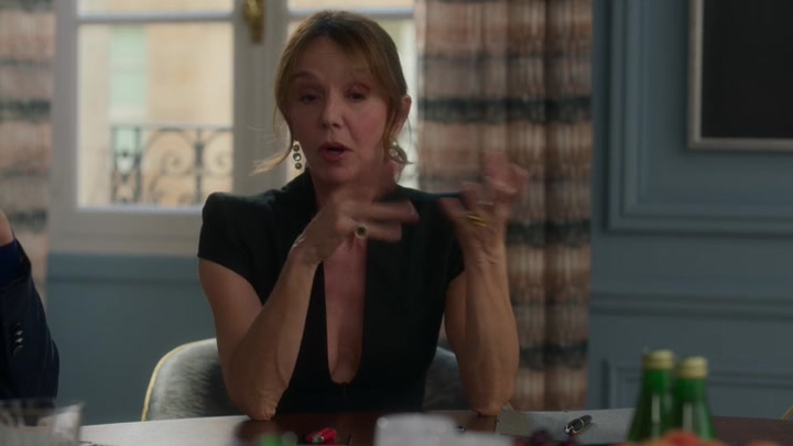 Emily_in_Paris_S02E06_WEBRip_x264-ION10_0174.jpg