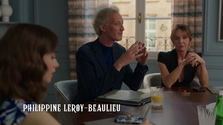 Emily_in_Paris_S02E06_WEBRip_x264-ION10_0187.jpg