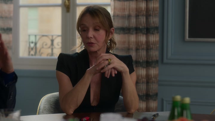 Emily_in_Paris_S02E06_WEBRip_x264-ION10_0192.jpg Emily_in_Paris_S02E06_WEBRip_x264-ION10_0192.jpg