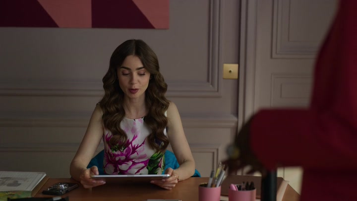 Emily_in_Paris_S02E06_WEBRip_x264-ION10_0231.jpg