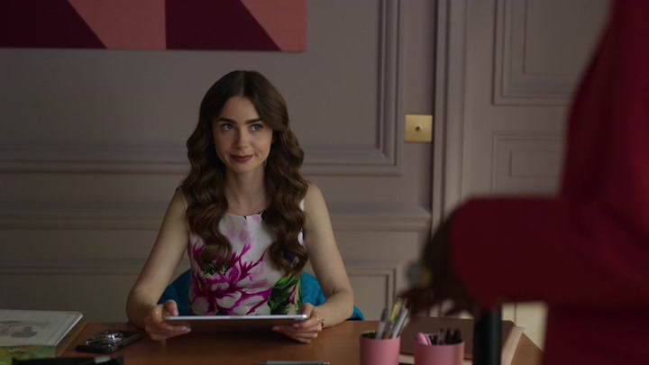 Emily_in_Paris_S02E06_WEBRip_x264-ION10_0232.jpg