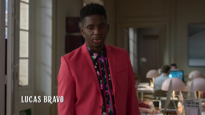 Emily_in_Paris_S02E06_WEBRip_x264-ION10_0239.jpg