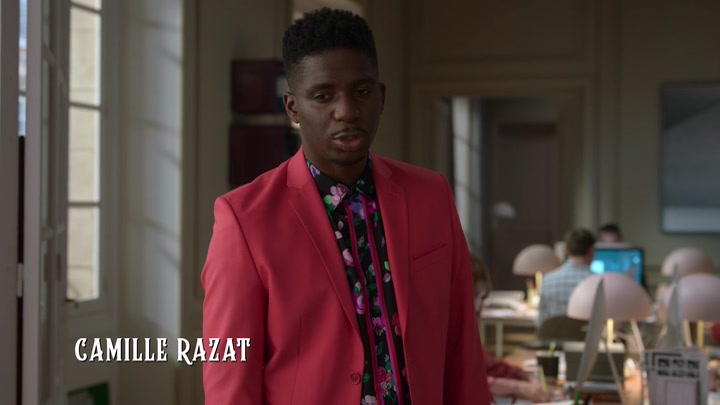 Emily_in_Paris_S02E06_WEBRip_x264-ION10_0240.jpg