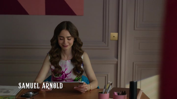 Emily_in_Paris_S02E06_WEBRip_x264-ION10_0246.jpg