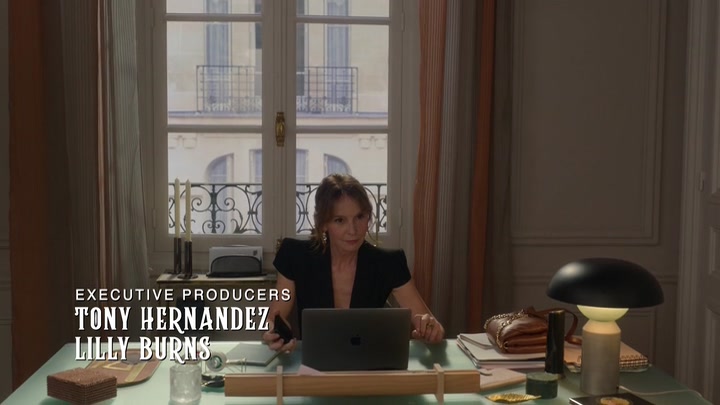 Emily_in_Paris_S02E06_WEBRip_x264-ION10_0308.jpg