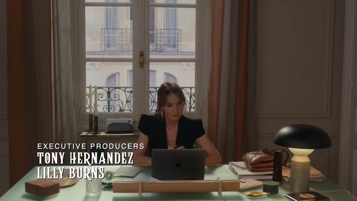 Emily_in_Paris_S02E06_WEBRip_x264-ION10_0309.jpg