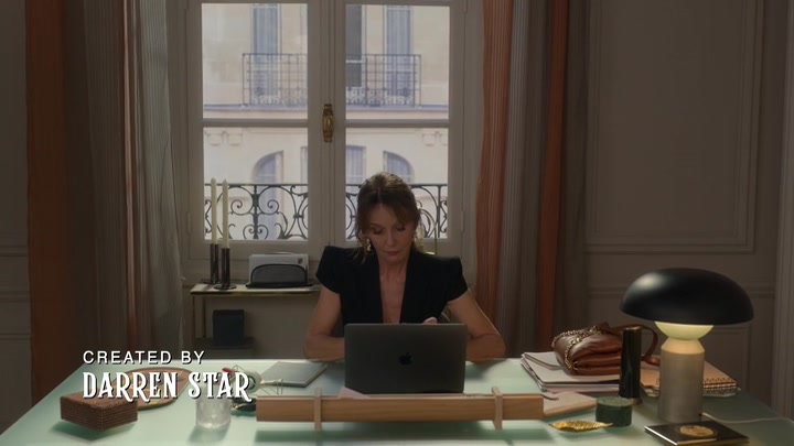 Emily_in_Paris_S02E06_WEBRip_x264-ION10_0312.jpg