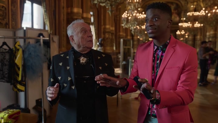 Emily_in_Paris_S02E06_WEBRip_x264-ION10_0464.jpg