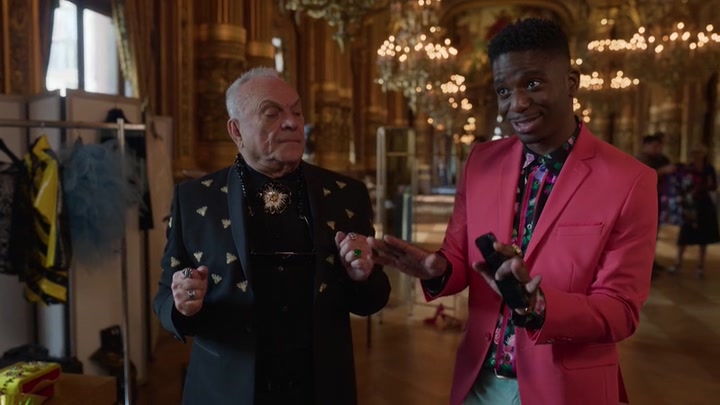 Emily_in_Paris_S02E06_WEBRip_x264-ION10_0466.jpg