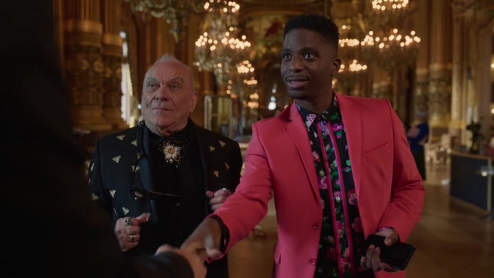 Emily_in_Paris_S02E06_WEBRip_x264-ION10_0495.jpg