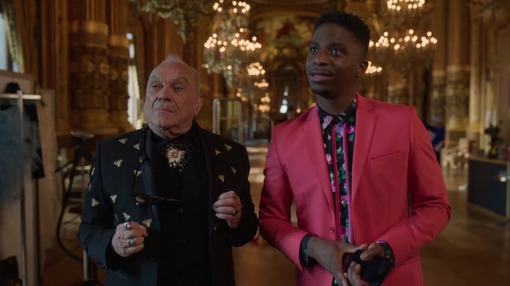 Emily_in_Paris_S02E06_WEBRip_x264-ION10_0498.jpg