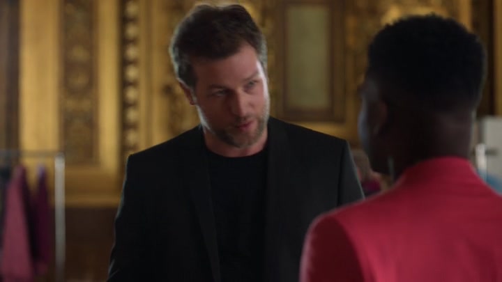 Emily_in_Paris_S02E06_WEBRip_x264-ION10_0506.jpg