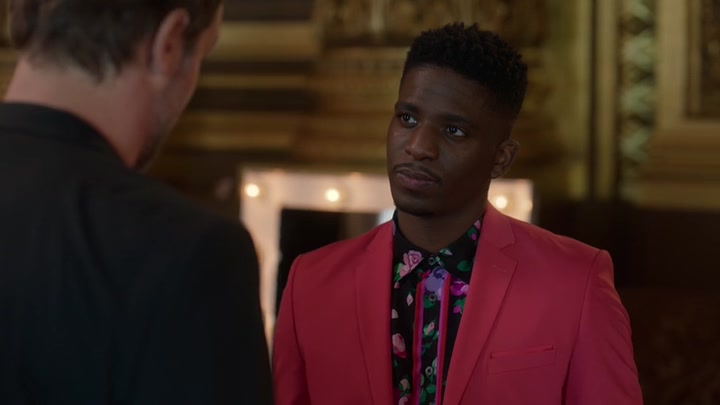 Emily_in_Paris_S02E06_WEBRip_x264-ION10_0509.jpg