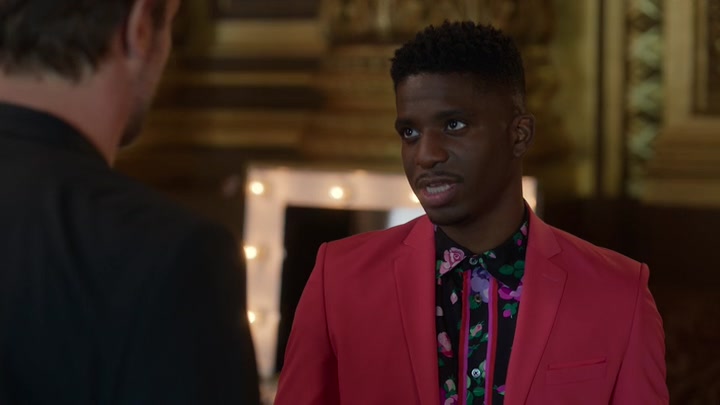 Emily_in_Paris_S02E06_WEBRip_x264-ION10_0518.jpg