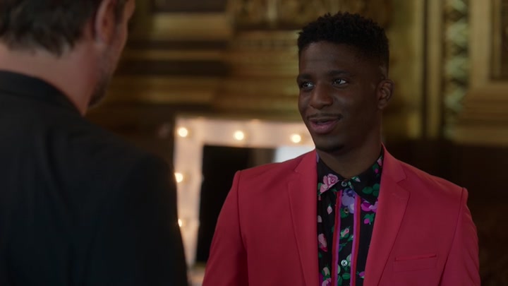 Emily_in_Paris_S02E06_WEBRip_x264-ION10_0525.jpg