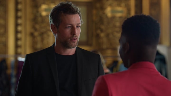 Emily_in_Paris_S02E06_WEBRip_x264-ION10_0529.jpg