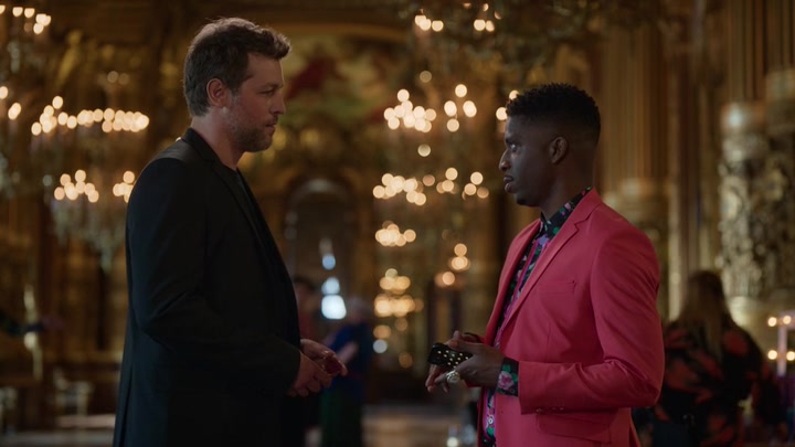 Emily_in_Paris_S02E06_WEBRip_x264-ION10_0535.jpg