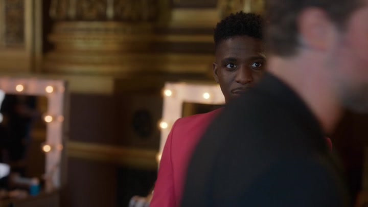 Emily_in_Paris_S02E06_WEBRip_x264-ION10_0539.jpg