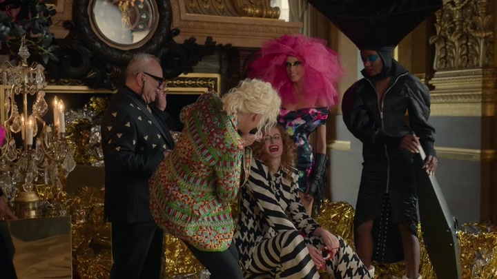 Emily_in_Paris_S02E06_WEBRip_x264-ION10_0594.jpg Emily_in_Paris_S02E06_WEBRip_x264-ION10_0594.jpg