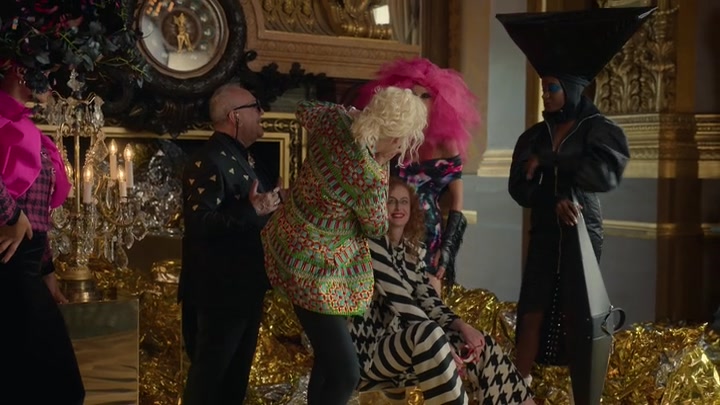 Emily_in_Paris_S02E06_WEBRip_x264-ION10_0597.jpg