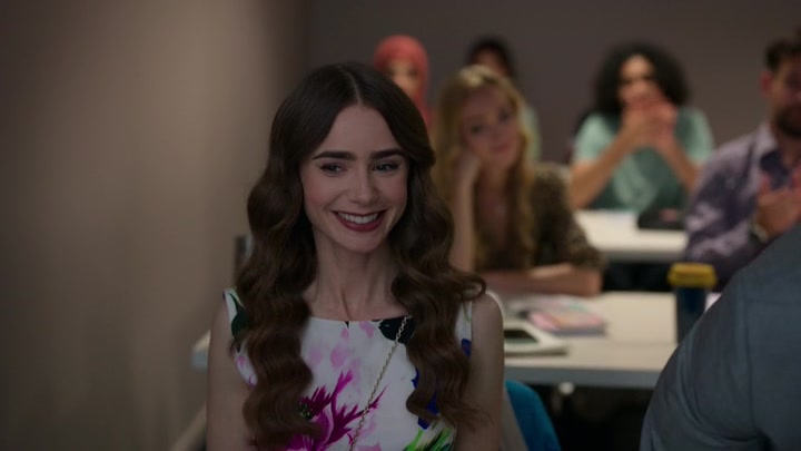 Emily_in_Paris_S02E06_WEBRip_x264-ION10_0662.jpg