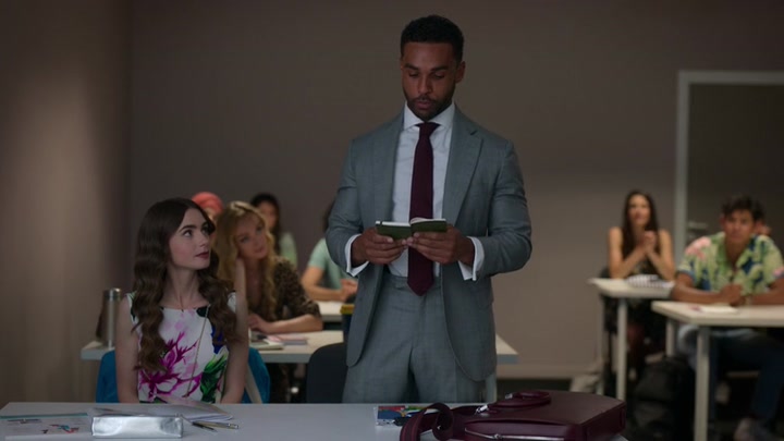 Emily_in_Paris_S02E06_WEBRip_x264-ION10_0669.jpg