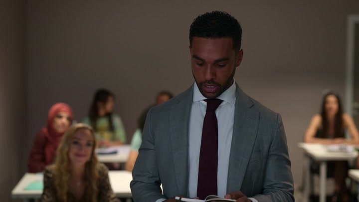 Emily_in_Paris_S02E06_WEBRip_x264-ION10_0683.jpg