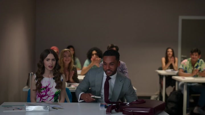 Emily_in_Paris_S02E06_WEBRip_x264-ION10_0690.jpg