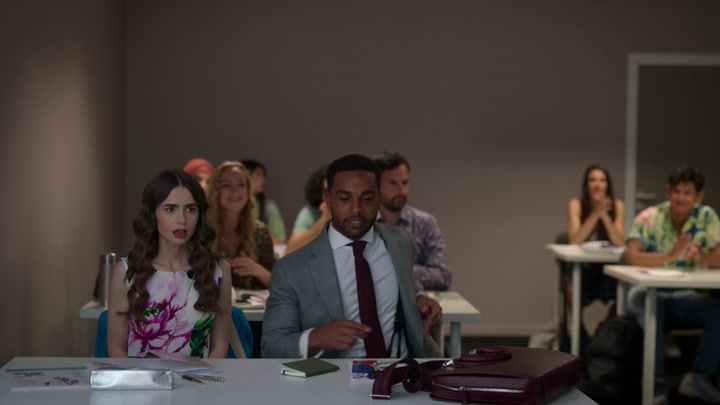 Emily_in_Paris_S02E06_WEBRip_x264-ION10_0692.jpg