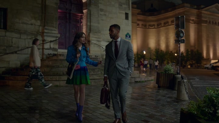 Emily_in_Paris_S02E06_WEBRip_x264-ION10_0703.jpg