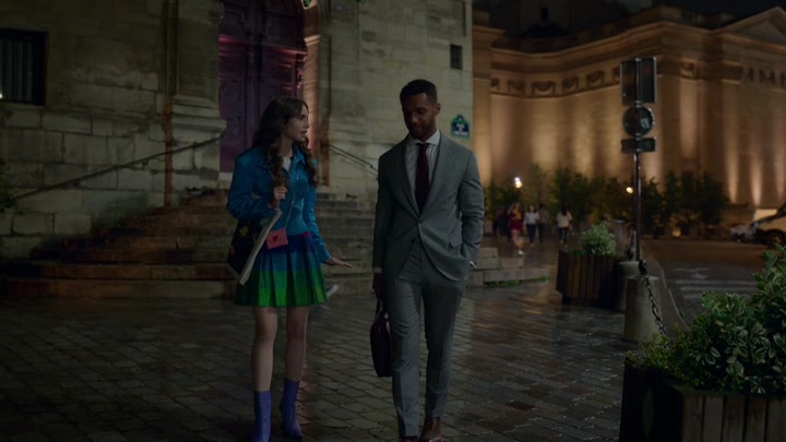 Emily_in_Paris_S02E06_WEBRip_x264-ION10_0705.jpg