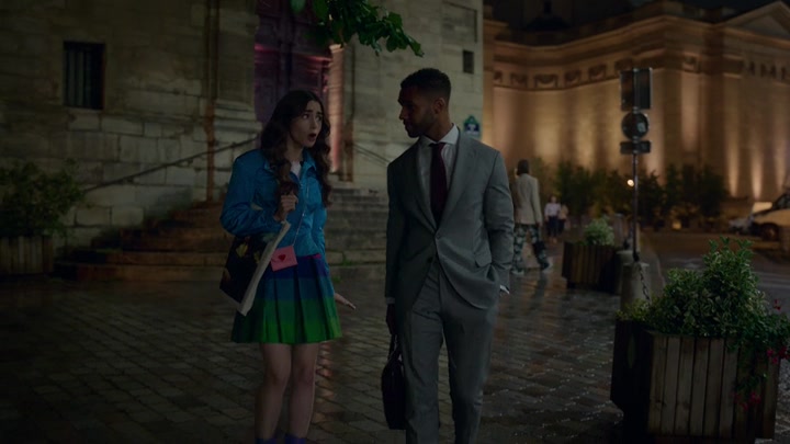 Emily_in_Paris_S02E06_WEBRip_x264-ION10_0710.jpg