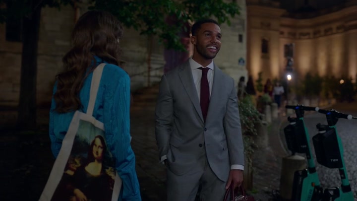 Emily_in_Paris_S02E06_WEBRip_x264-ION10_0739.jpg