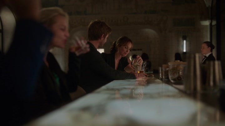 Emily_in_Paris_S02E06_WEBRip_x264-ION10_0765.jpg
