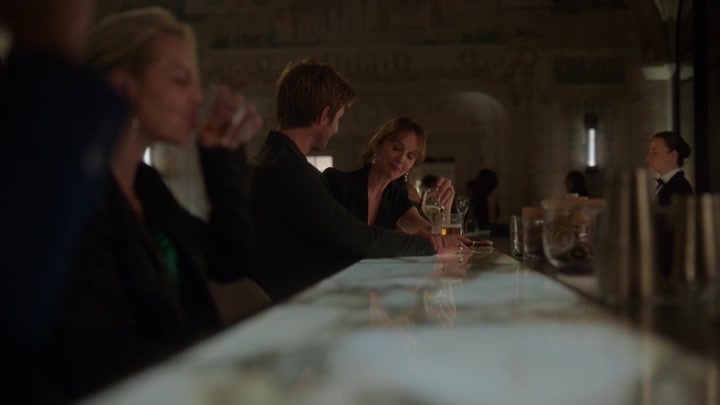 Emily_in_Paris_S02E06_WEBRip_x264-ION10_0766.jpg