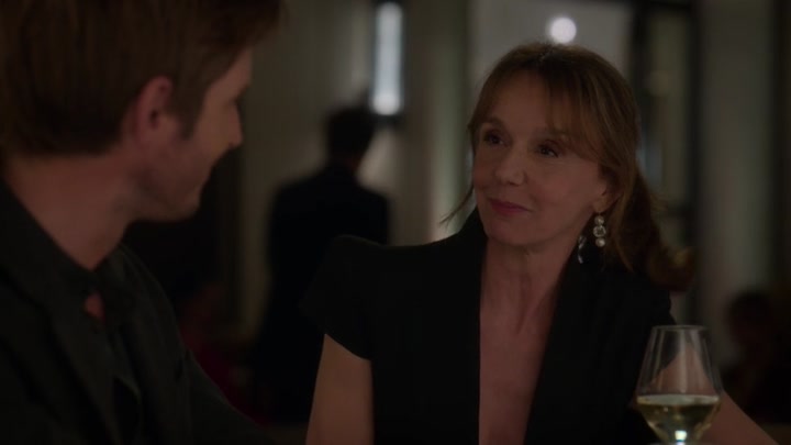Emily_in_Paris_S02E06_WEBRip_x264-ION10_0778.jpg