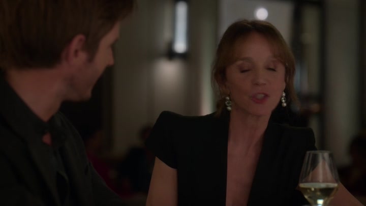 Emily_in_Paris_S02E06_WEBRip_x264-ION10_0791.jpg Emily_in_Paris_S02E06_WEBRip_x264-ION10_0791.jpg