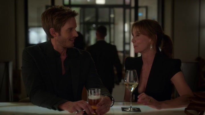Emily_in_Paris_S02E06_WEBRip_x264-ION10_0797.jpg Emily_in_Paris_S02E06_WEBRip_x264-ION10_0797.jpg